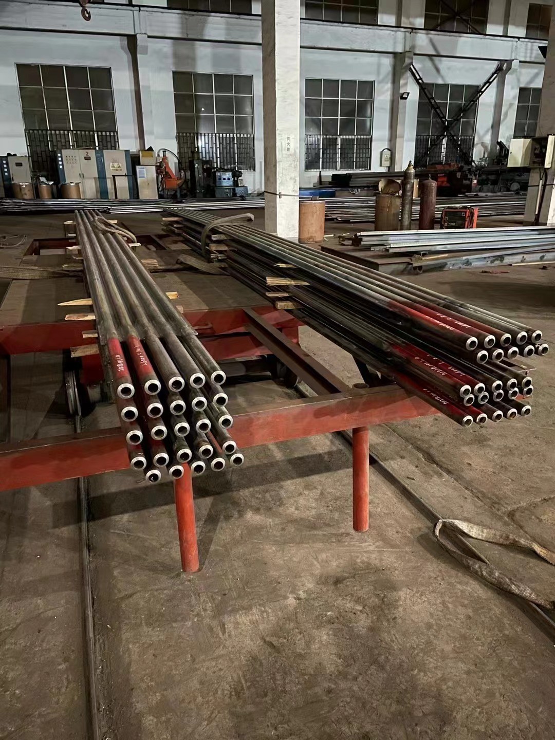 水冷壁管屏|管中心距76.2mm，管屏長6米、5根一組，Φ63.5×7.1內螺紋管，鰭片8mm