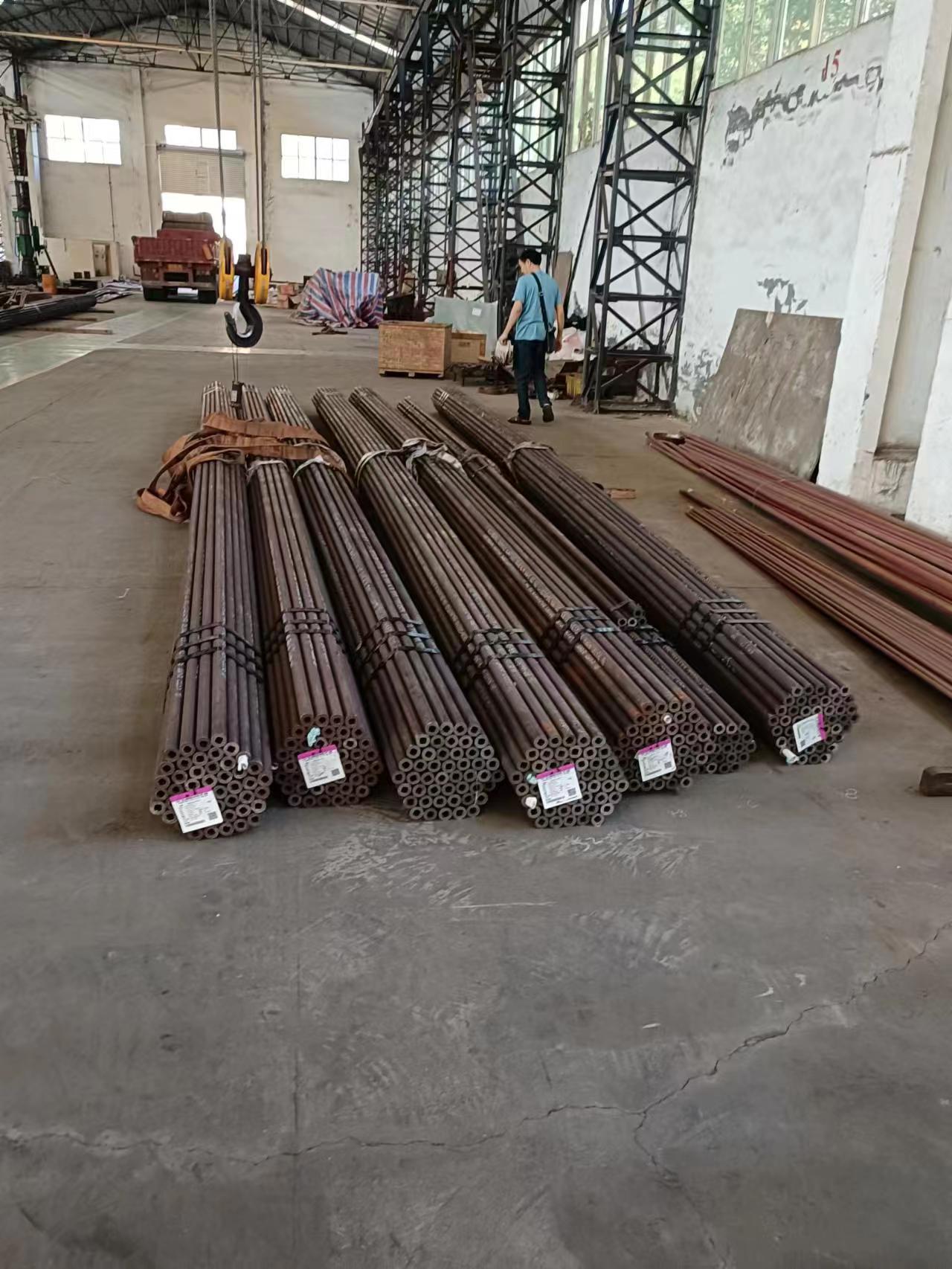 水冷壁前墻管屏\15CrMoG、Φ28.6×5.6mm（內螺紋） L=6000mm管屏節距2×46mm