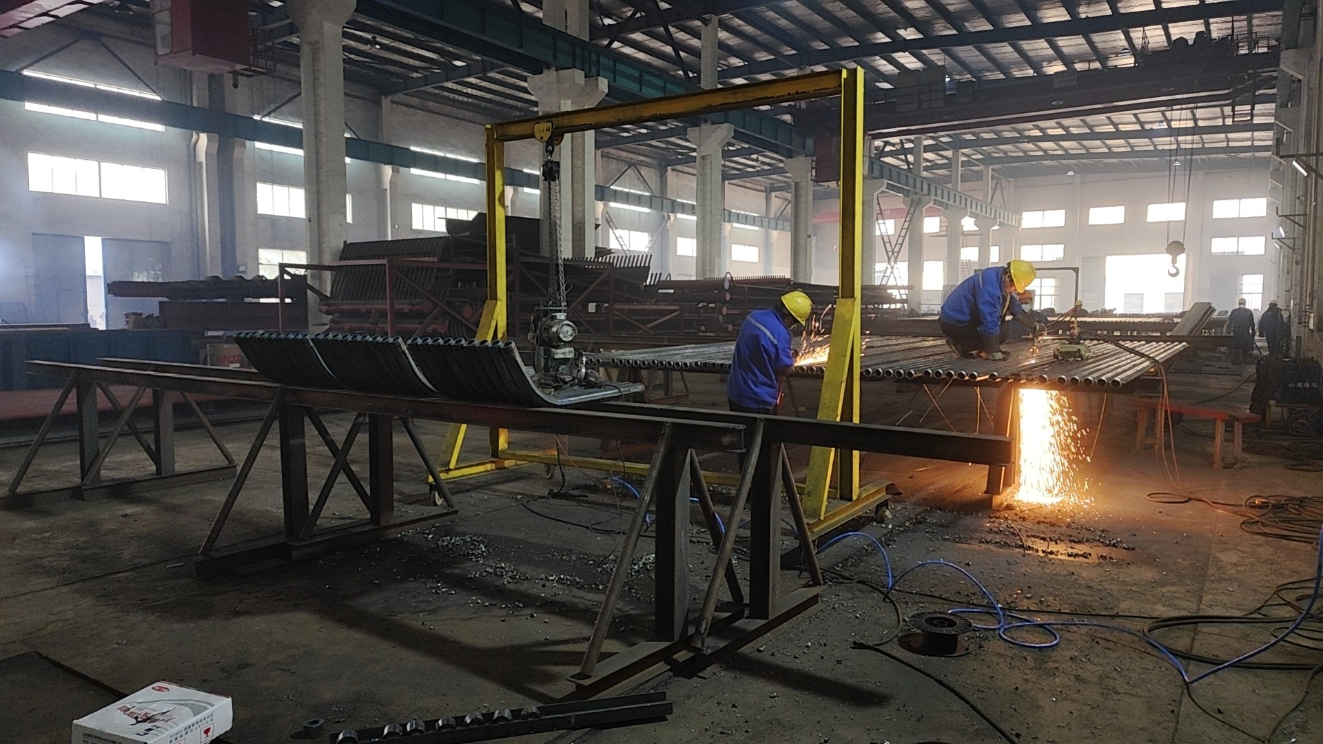 鰭片管排\φ38×7 15CrMoG\國產|管排長度為6米，每件管排由10根管子組成，管子中心距為54mm，鰭片厚度為6.4mm